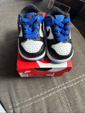 Nike Kids Black White & Bright Blue Low-Top Sneakers